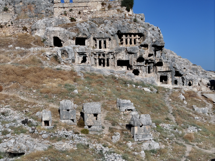 Tlos Antik Kenti'nde stadyum ile çevresindeki dükkanlar restore ediliyor