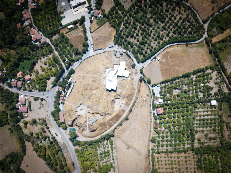 Arslantepe Höyüğü'nde 8 bin yıllık geçmişi işaret eden seramik küp parçaları bulundu